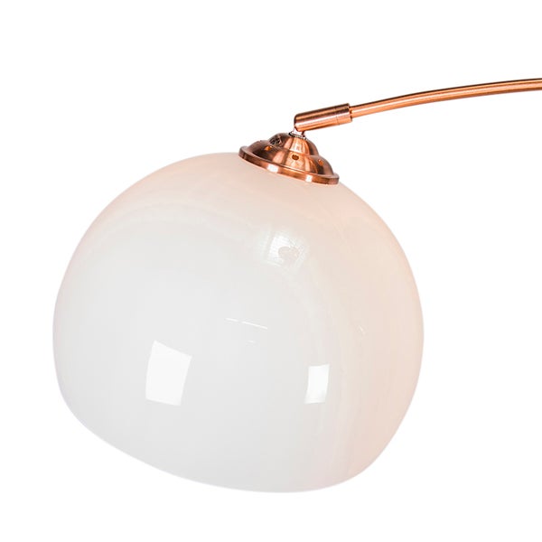 Detailansicht einer Leuchte mit einem runden Schirm