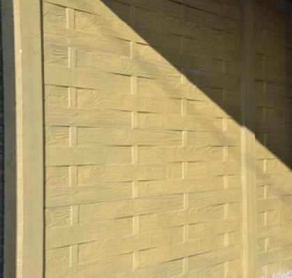 Betonzaun mit Flechtmuster für den Garten