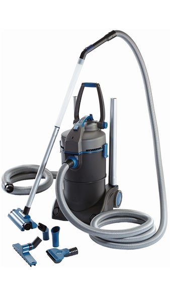 Oase Schlammsauger für Teiche und Pools mit umfangreichem Zubehörset bestehend aus Saugdüsen, Saugrohren und Schläuchen.