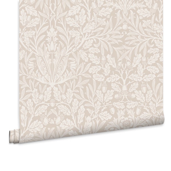 Vliestapete in Beige mit floralem Blätter- und Eichelmuster.