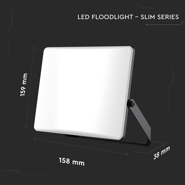 LED-Strahler Slim Serie mit den Maßen 159 mm Höhe, 158 mm Breite und 38 mm Tiefe.