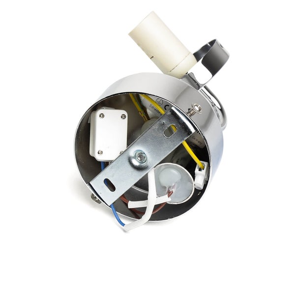 Innenansicht einer verchromten Wandleuchte mit Verkabelung