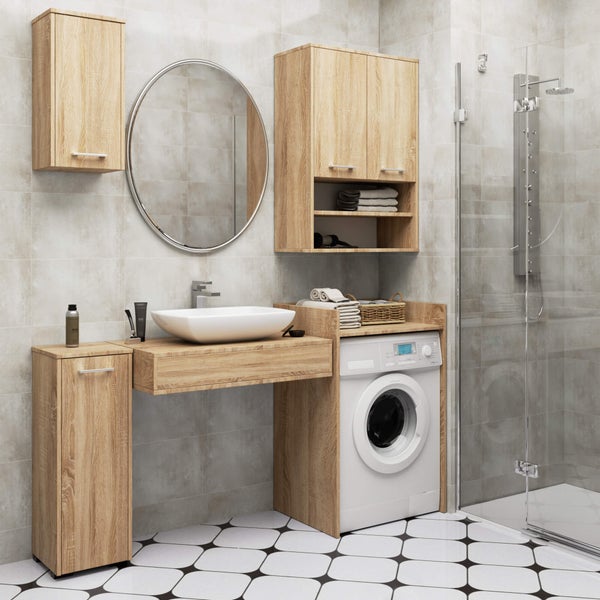 Badezimmer mit Waschtisch, Spiegelschrank, Waschmaschine und Dusche