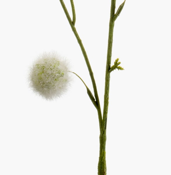Nahaufnahme einer künstlichen grünen Wand mit dichten synthetischen Blättern als Sichtschutz und Dekoration.