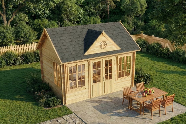Helles Gartenhaus aus Holz mit Satteldach, Glasdoppeltür und Fenstern auf einer Steinterrasse mit Gartenmöbeln aus Holz in einem organisierten Garten.