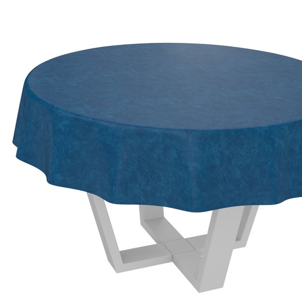 Blaue runde Tischdecke mit marmoriertem Muster auf einem Tisch.