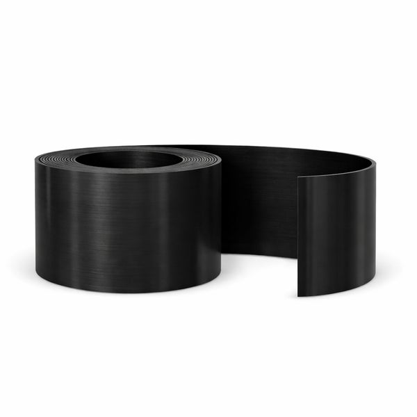 Rasenkante aus Kunststoff aufgerollt