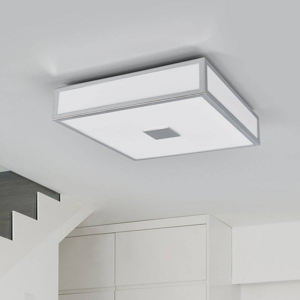 Quadratische Deckenleuchte mit silberfarbenem Rahmen an der Decke