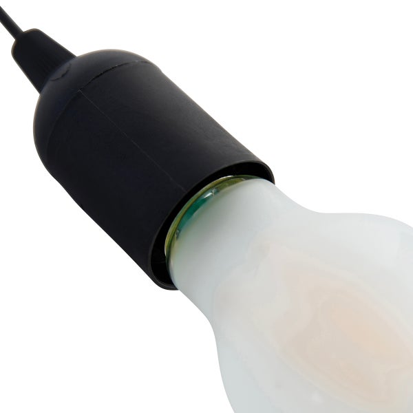 Eine elektrische Lampenfassung mit einem installierten LED Leuchtmittel