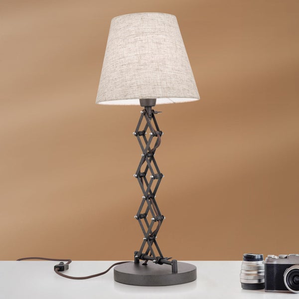 Tischleuchte mit Schirm und Scherenarm