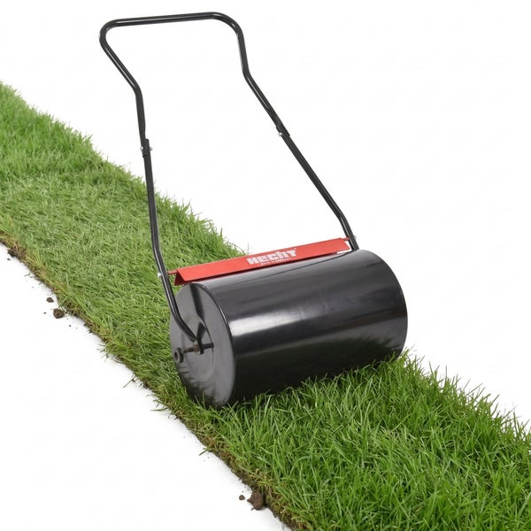 Gartenwalze auf Rasenfläche