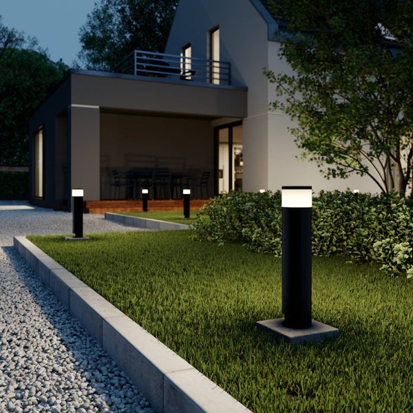 Lucande LED Sockelleuchte / Wegeleuchte mit 2 integrierten Steckdosen, Gartenlampe 47,8 cm spritzwassergeschützt IP44 3W