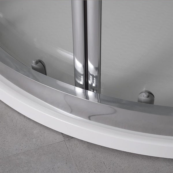 Detailansicht einer Duschkabine mit Rahmen und Glasscheibe