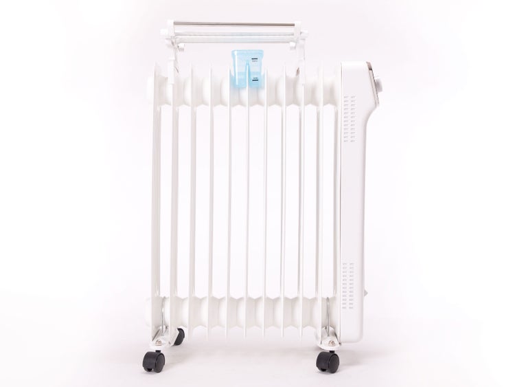 Weißer Ölradiator mit Rollen und integriertem Luftbefeuchter