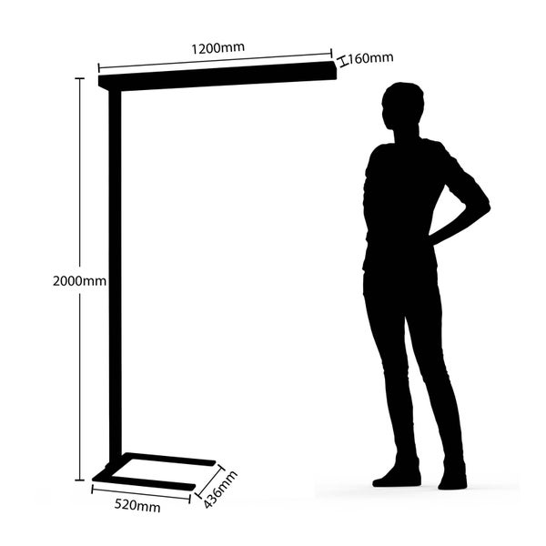 Stehleuchte mit Maßangaben: Höhe 2000 Millimeter, Länge 1200 Millimeter, Fuß 520 mal 436 Millimeter. Silhouette zum Größenvergleich.