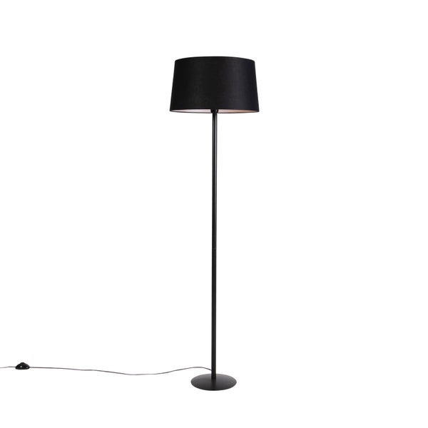 Stehlampe mit Lampenschirm