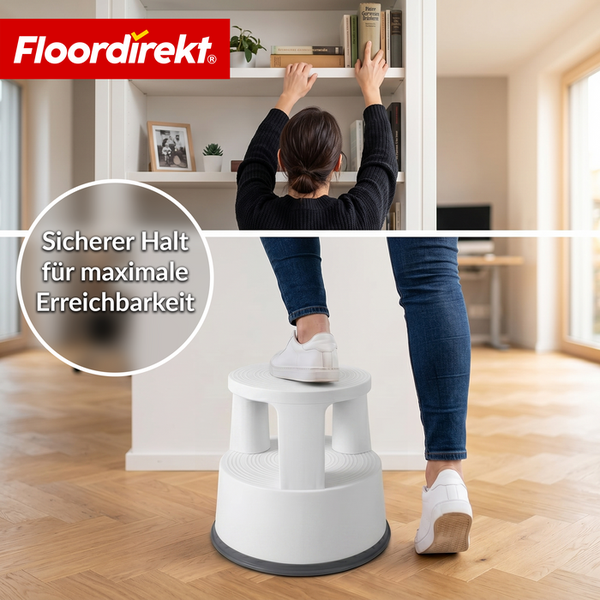 Floordirekt Logo. Eine Person nutzt einen weißen Rollhocker als Aufstiegshilfe, um ein hohes Regal in einem hellen Raum sicher zu erreichen.