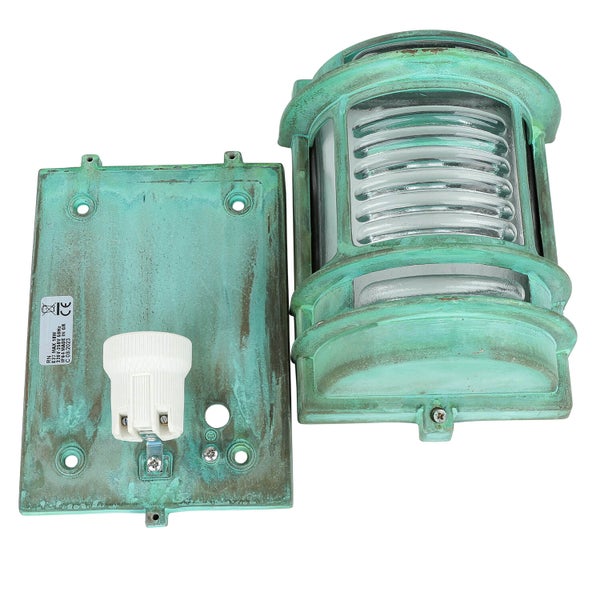 Demontierte Außenleuchte mit Lampenfassung und Befestigungsplatte