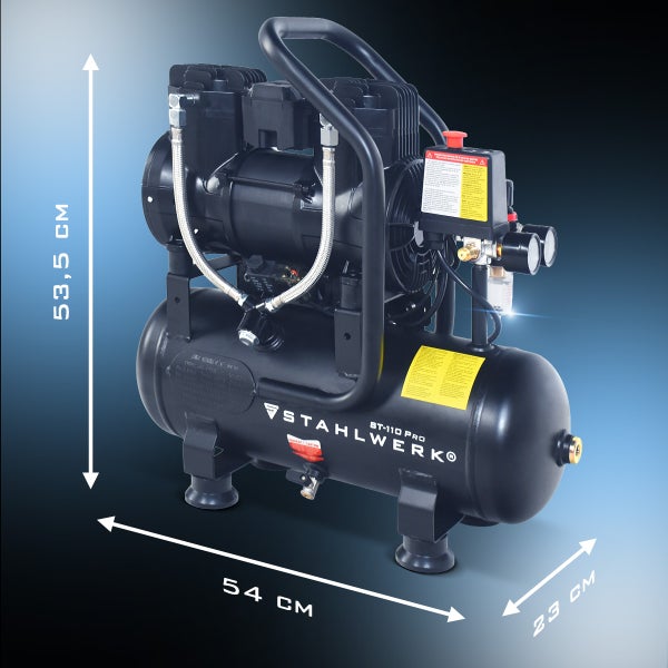 Stahlwerk ST-110 Pro Druckluftkompressor mit Abmessungen: Höhe 53,5 Zentimeter, Länge 54 Zentimeter, Breite 23 Zentimeter.