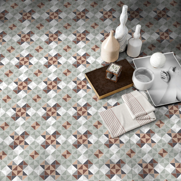 Gartentor aus Metall mit Türgriff und Schloss