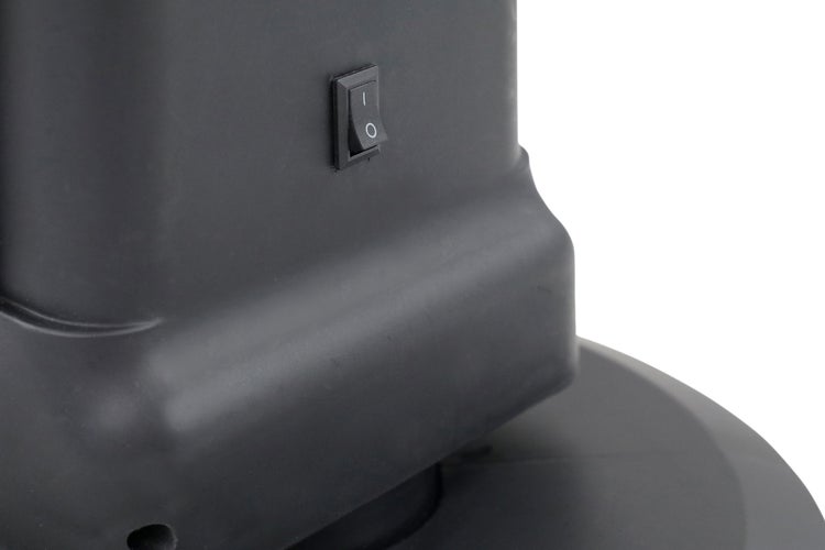 Detailansicht des Ein und Ausschalters an einem Ventilatorgehäuse.