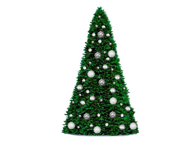 Künstlicher Weihnachtsbaum mit silbernen Kugeln geschmückt für die Weihnachtsdekoration.