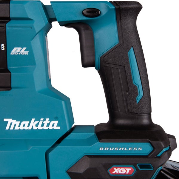 Detailansicht einer Makita Nagelpistole mit bürstenlosem Motor und XGT-Logo.