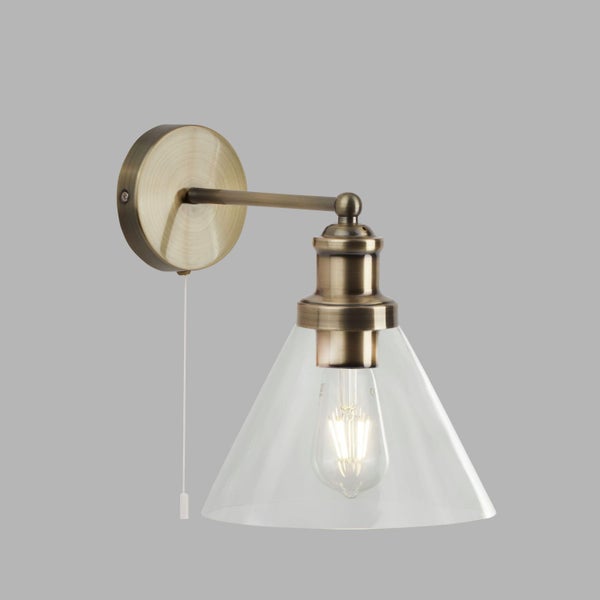 Wandleuchte mit Glasschirm und Zugschalter