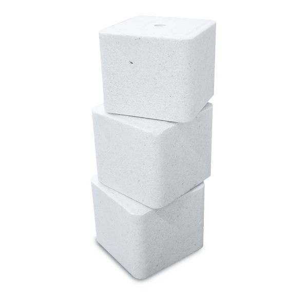 Salzlecksteine in Würfelform gestapelt