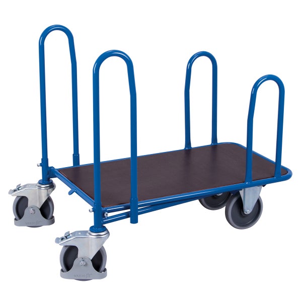 Blauer Transportwagen mit Holzplatte und vier Rollen