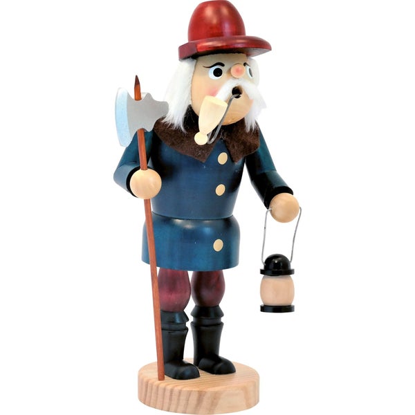 Holznussknacker Nachtwächter mit Hut, Axt und Laterne als dekorative Holzfigur.