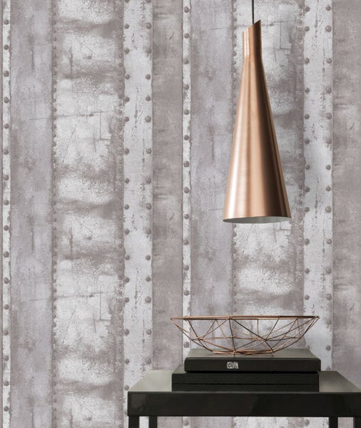Tapete mit Nietenoptik im Interieur