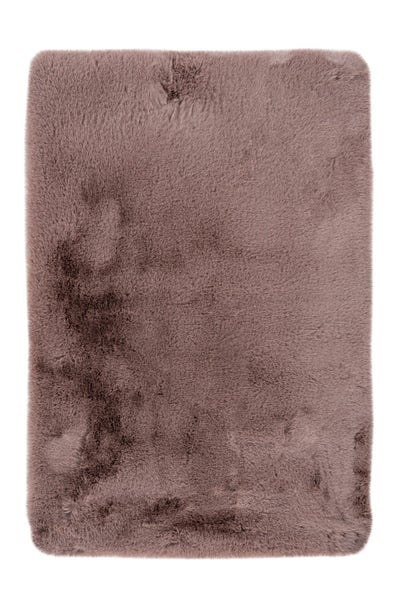 Rechteckiger Kunstfellteppich mit weichem Hochflor und abgerundeten Ecken.