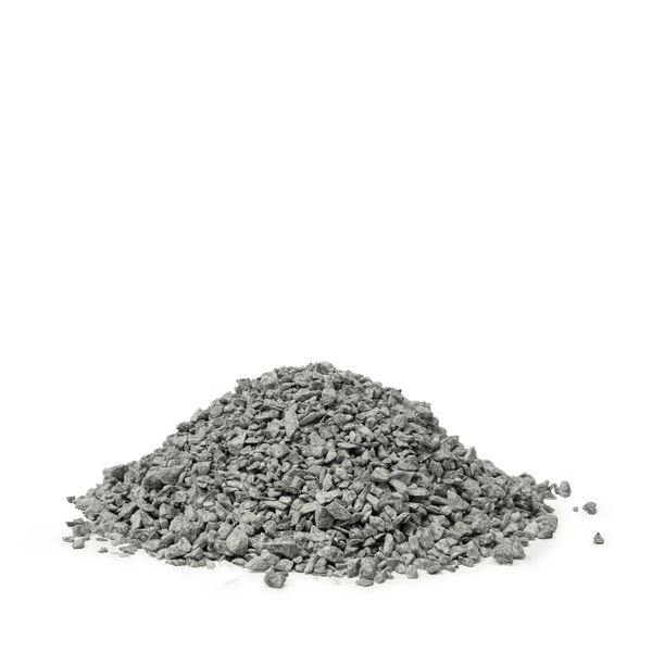 Haufen aus grauem Splitt oder Schotter für die Garten- und Landschaftsgestaltung.