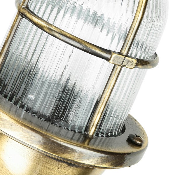 Detailaufnahme einer Glaslampe mit Metallgehäuse