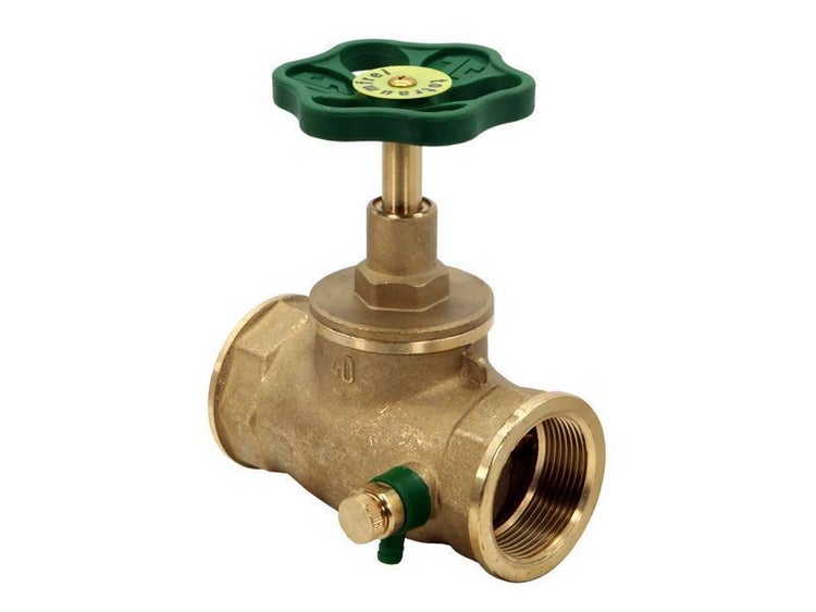 Freistromventil aus Messing mit Entleerung und grünem Handrad.