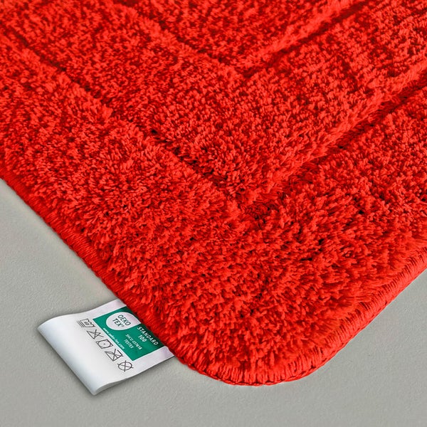 Roter Badteppich mit Öko-Tex Standard 100 Siegel