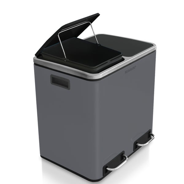 Detailaufnahme eines Heizkörpers mit horizontalen Heizrohren