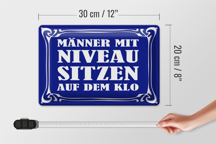 Blechschild Spruch 30x20cm Männer mit Niveau sitzen auf Klo