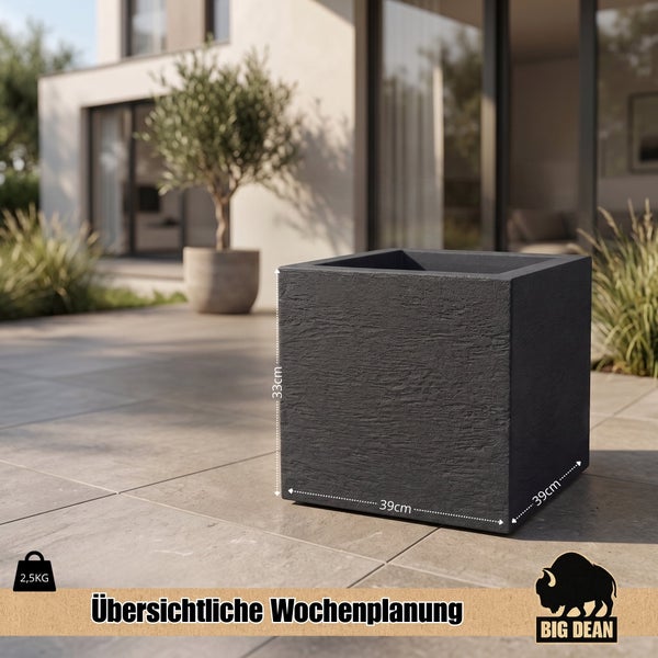 Quadratischer Pflanzkübel von Big Dean mit einer Breite und Tiefe von 39 Zentimetern sowie einer Höhe von 33 Zentimetern.