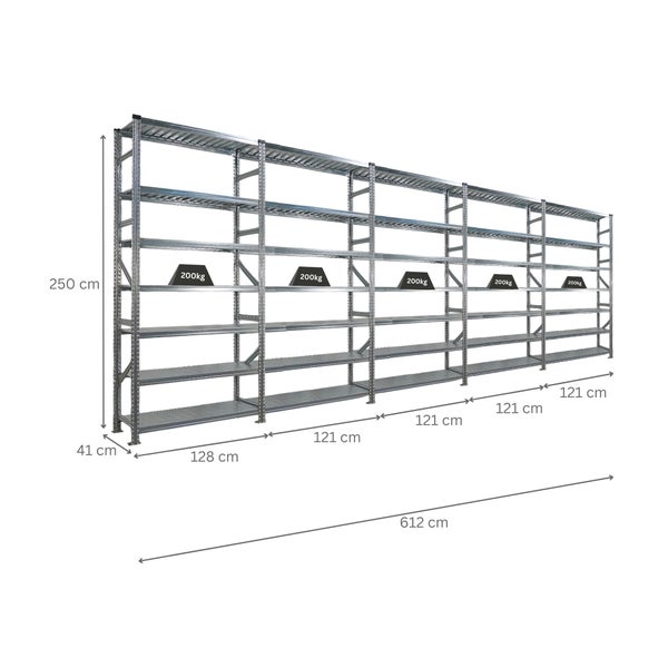 Metallregalsystem mit den Maßen 250 cm Höhe, 612 cm Breite und 41 cm Tiefe. Jedes Fach trägt bis zu 200 Kilogramm.