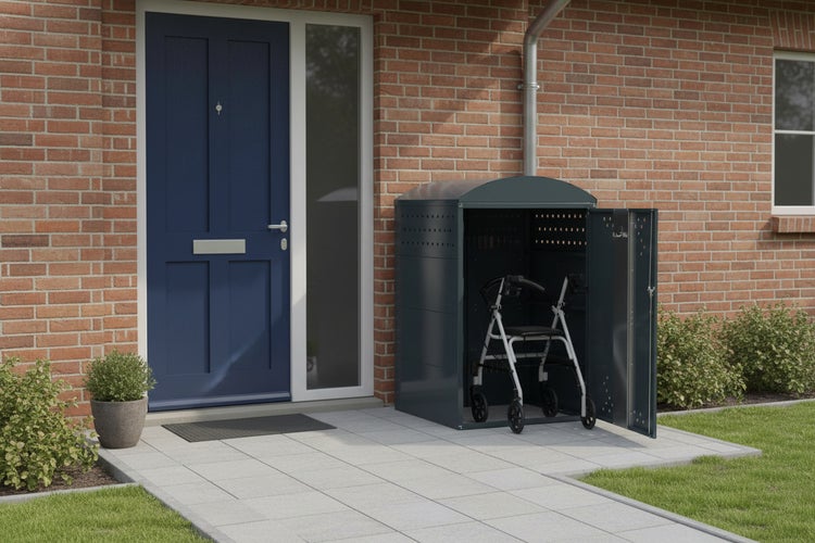 Metall Gartenschrank mit Rollator vor einem Haus.