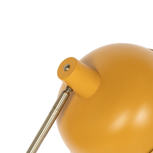 Detail einer gelben Kugellampe mit Metallarm