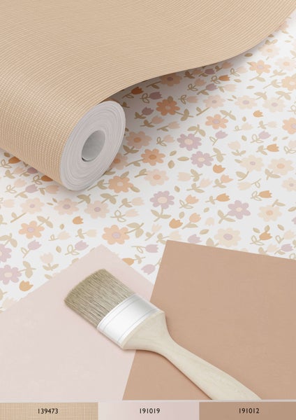 Tapetenmuster mit Blumenmuster und Texturtapete, Farbfelder und Pinsel