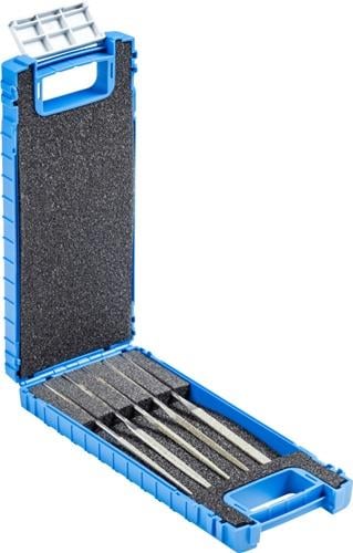 Nadelfeilensatz in einem blauen Kunststoffkoffer