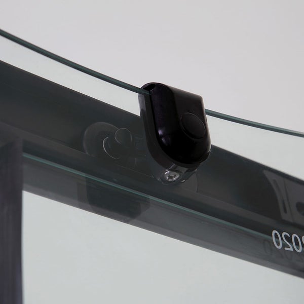 Detailansicht einer Duschkabine mit Schiebetürbeschlag