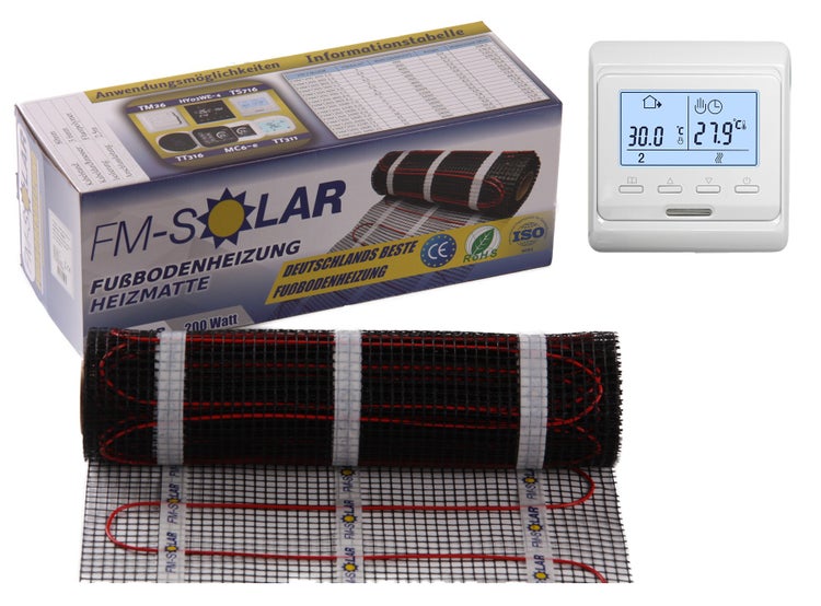 Elektrische Fußbodenheizung Heizmatte mit Thermostat im Karton und ausgelegter Heizmatte.