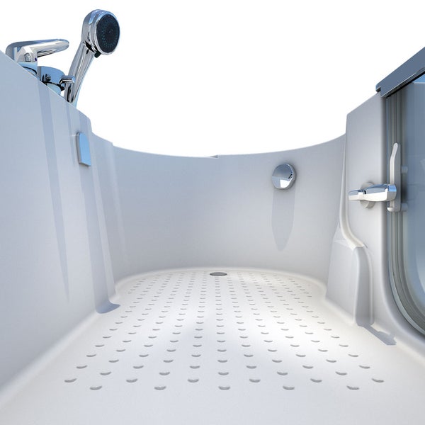 Blick in eine ebenerdige Dusche mit Duscharmatur und Duschkopf