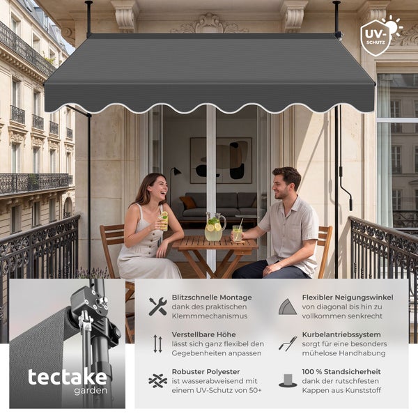 Graue Klemmmarkise auf einem Balkon mit zwei Personen an einem Holztisch, UV-Schutz und tectake garden Logo.