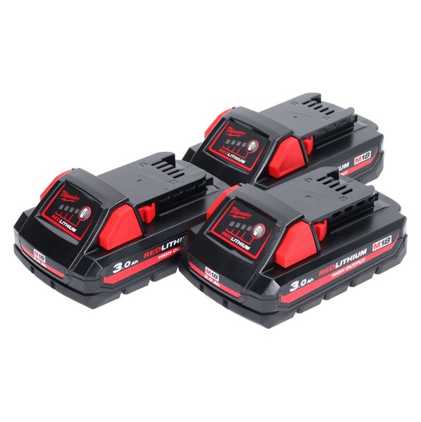 Milwaukee M18 Redlithium High Output Akku-Set bestehend aus drei 3,0 Amperestunden Lithium-Ionen-Akkus.